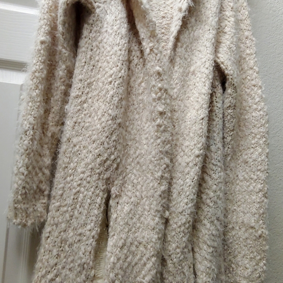 Sweaters - Picture 3 of 4